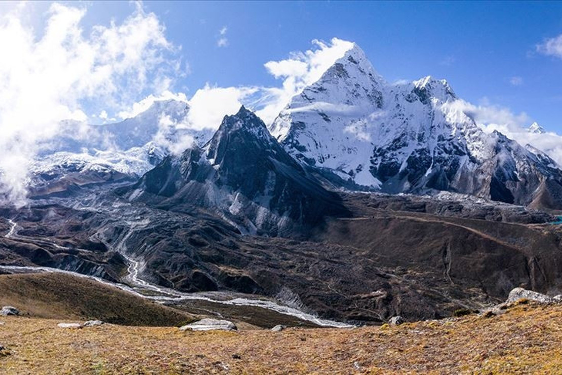Everest Dağı'nın yüksekliğini yeniden ölçecekler