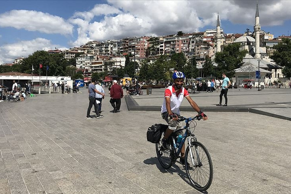 Türkiye'yi gezme hayalini bisikletle gerçekleştiriyor