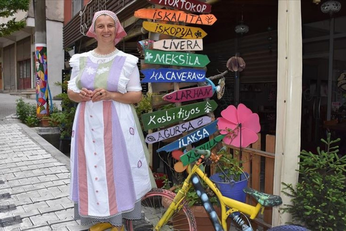 'Küçük Ev'in annesine özenen Trabzonlu kadının el sanatlarıyla süslediği restoranı ilgi görüyor