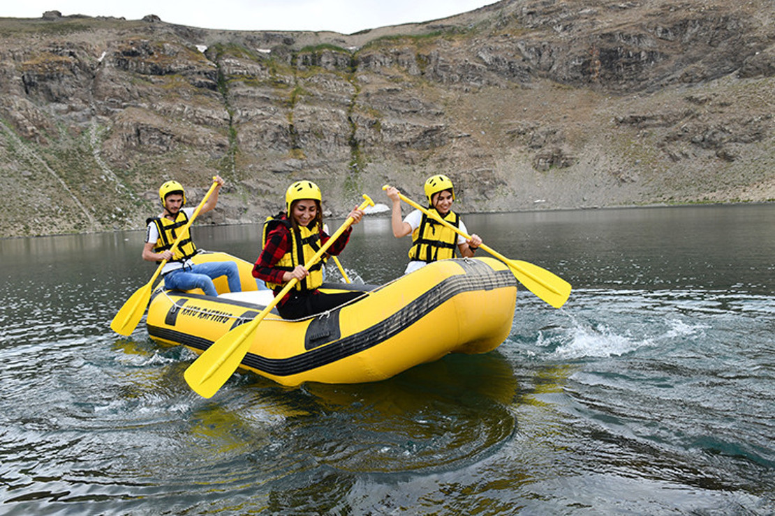 3 bin rakımda rafting keyfi 