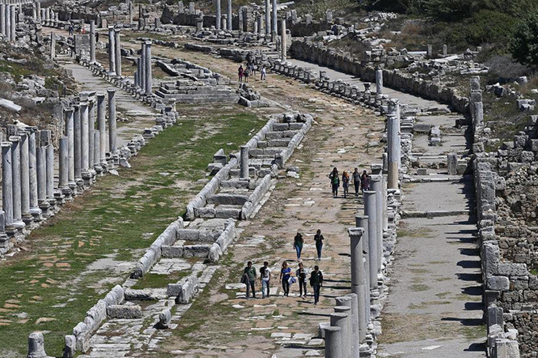 Perge Antik Kenti Nerede? Perge Antik Kenti Hakkında Bilgi, Tarihi, Efsanesi, Giriş Ücreti Ve Ziyaret Saatleri (2023)