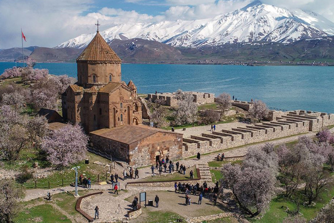Akdamar Kilisesi Nerede Ve Nasıl Gidilir? Akdamar Kilisesi Tarihi, Hikayesi Ve Ziyaret Saatleri (2023)