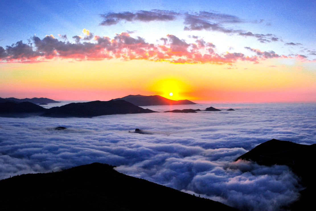Bulutların üzerindeki yayla, ziyaretçilerini cezbediyor