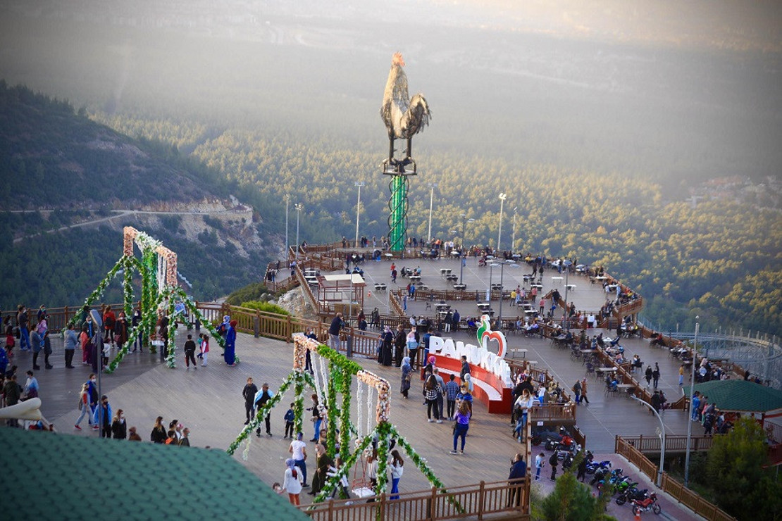 Denizli'deki dev horoz heykeline ziyaretçi akını - Seyahat Haberleri