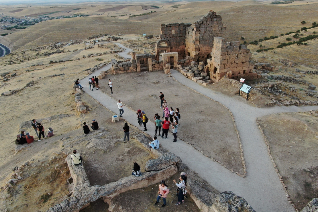 Pandemiye rağmen Zerzevan'a ziyaretçi akını