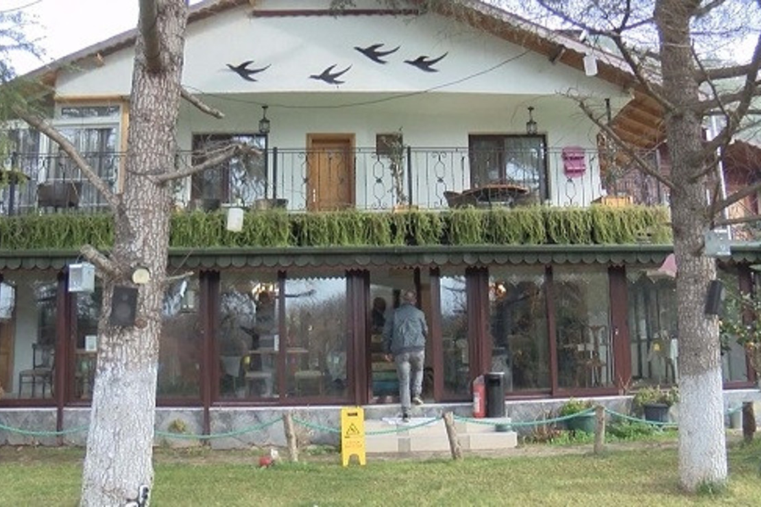 Kısıtlamada eve kapanmak yerine doğayla iç içe otellere gidiyorlar