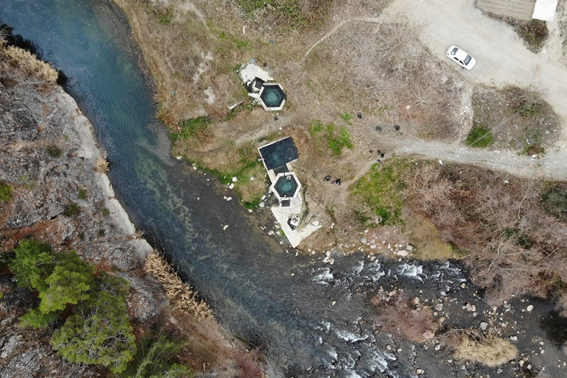  Kış ortasında dağda bedava kaplıca keyfi