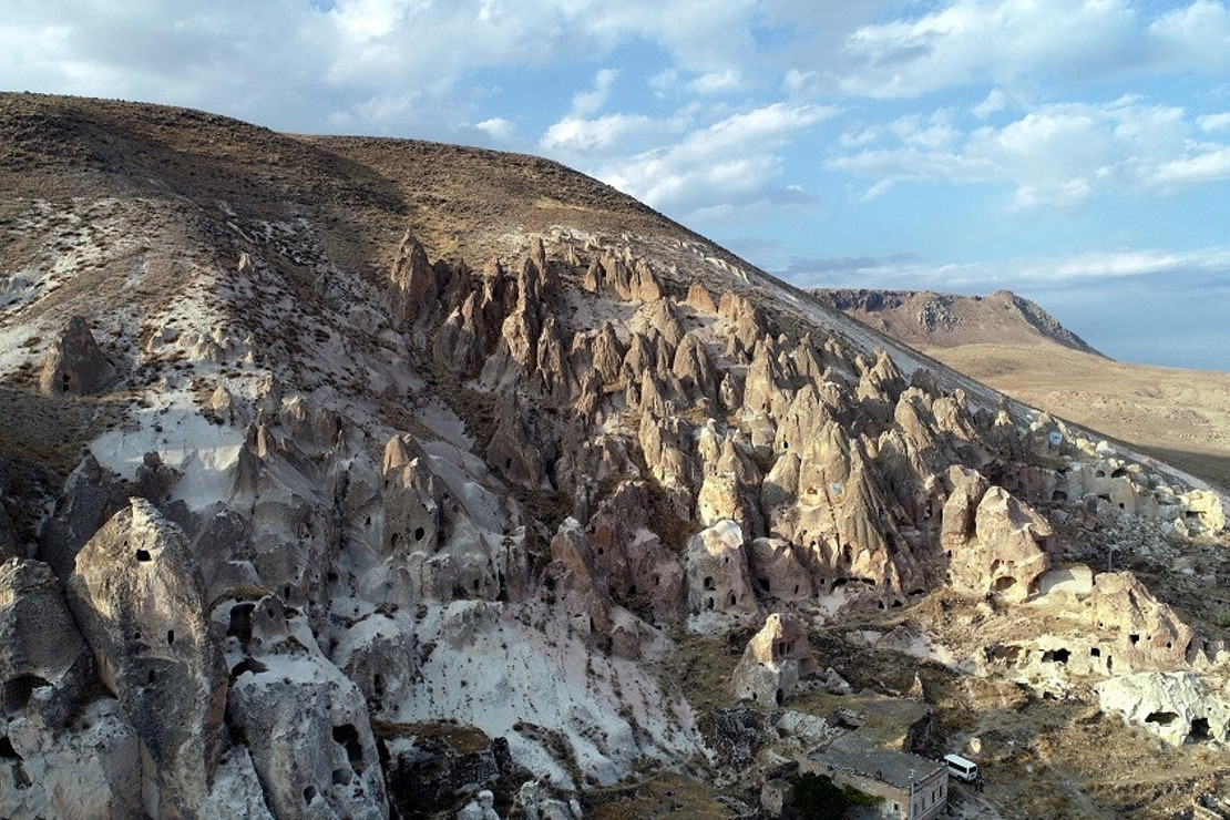 Yeşilhisar'ın peribacaları, turizme kazandırılmayı bekliyor