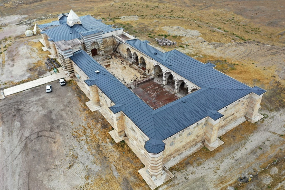 Selçuklu eserlerinin izinde tarihe tanıklık edelim
