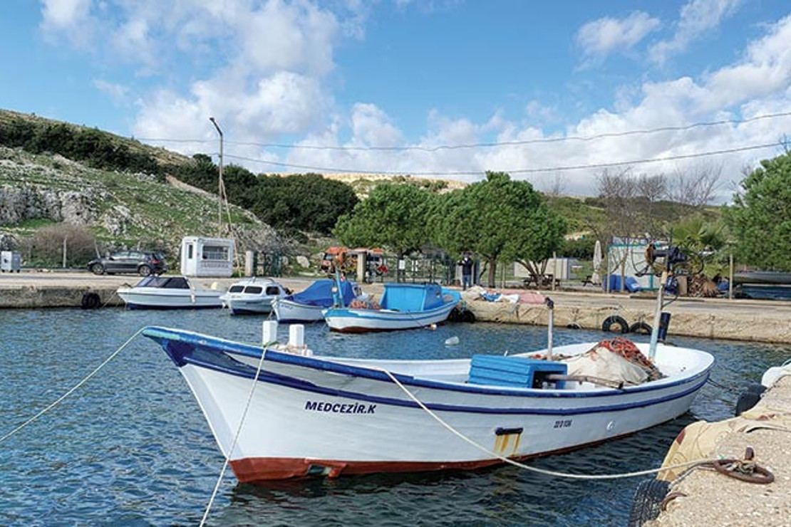 Van Gogh tablolarından fırlamış gibi bir köy