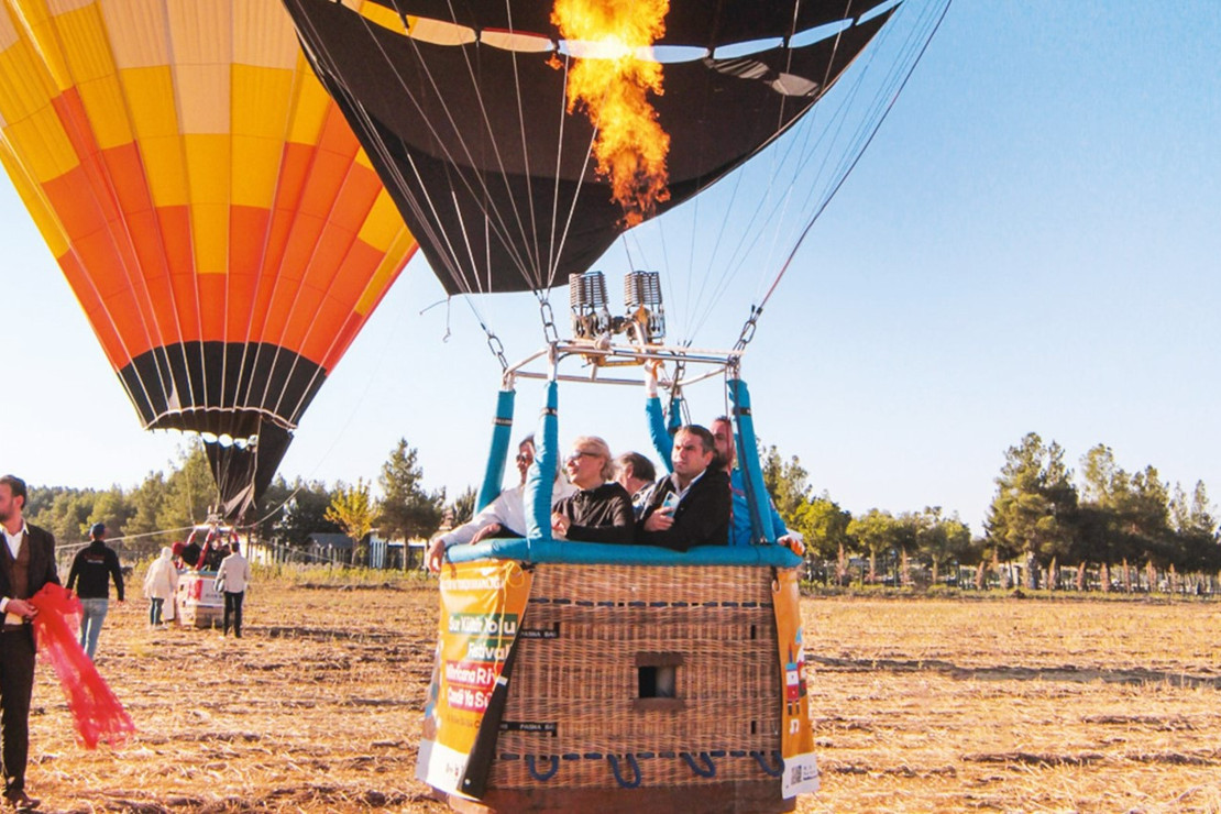 Her köşe başında güzel bir masal saklıyor