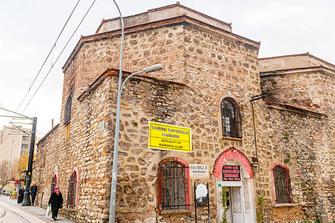 Her mahallesinde bir hamam var
