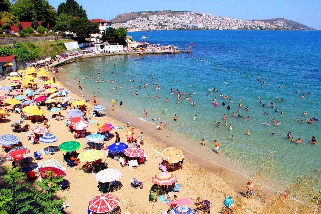 Mutlu insanların kenti, deniziyle tatilcileri de mutlu ediyor