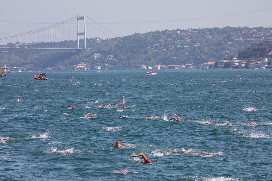 CNN Travel yazarı hayran kaldı: İstanbul Boğazı’nda kıtalararası bir yarış