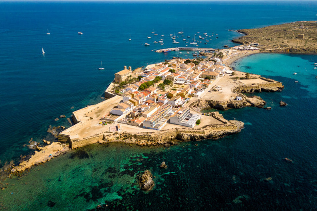 Sessizlik, tarih ve deniz: Akdeniz’de keşfedilmeyi bekleyen ada