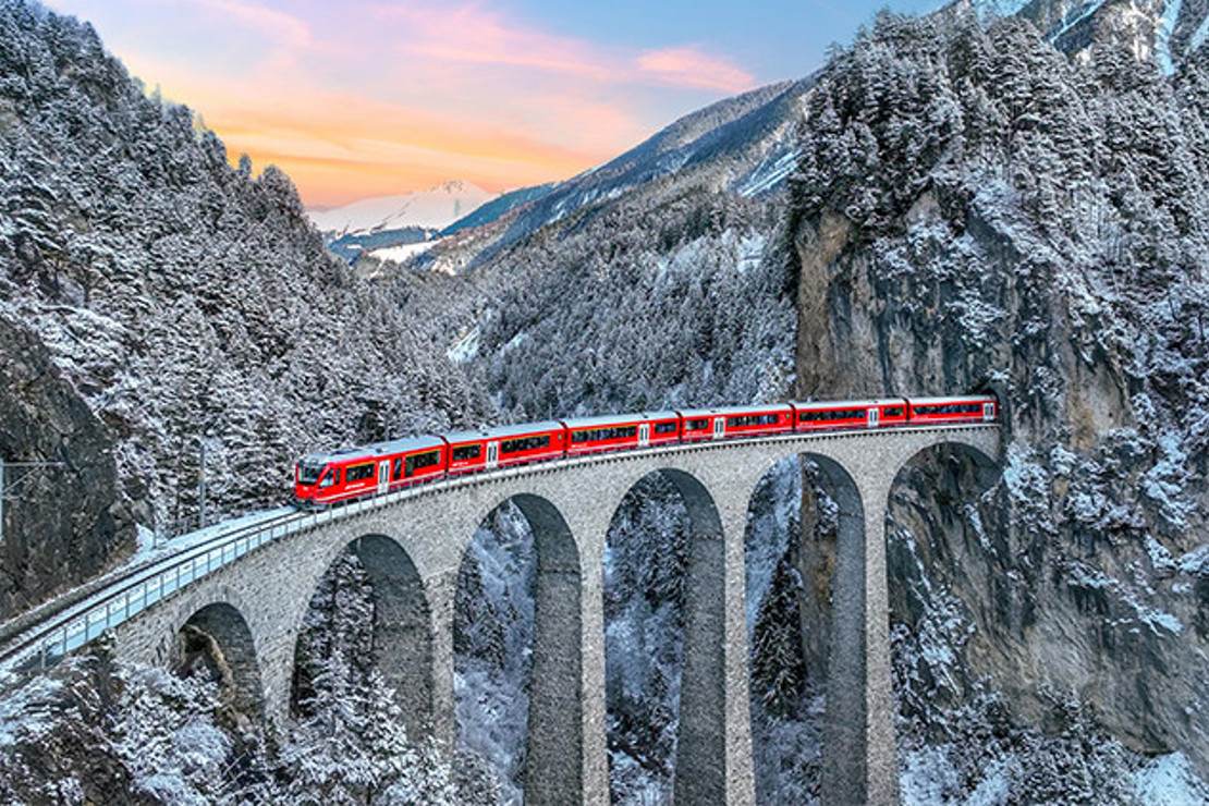 Tablo gibi manzaralar eşliğinde, rayların götürdüğü yere gidelim