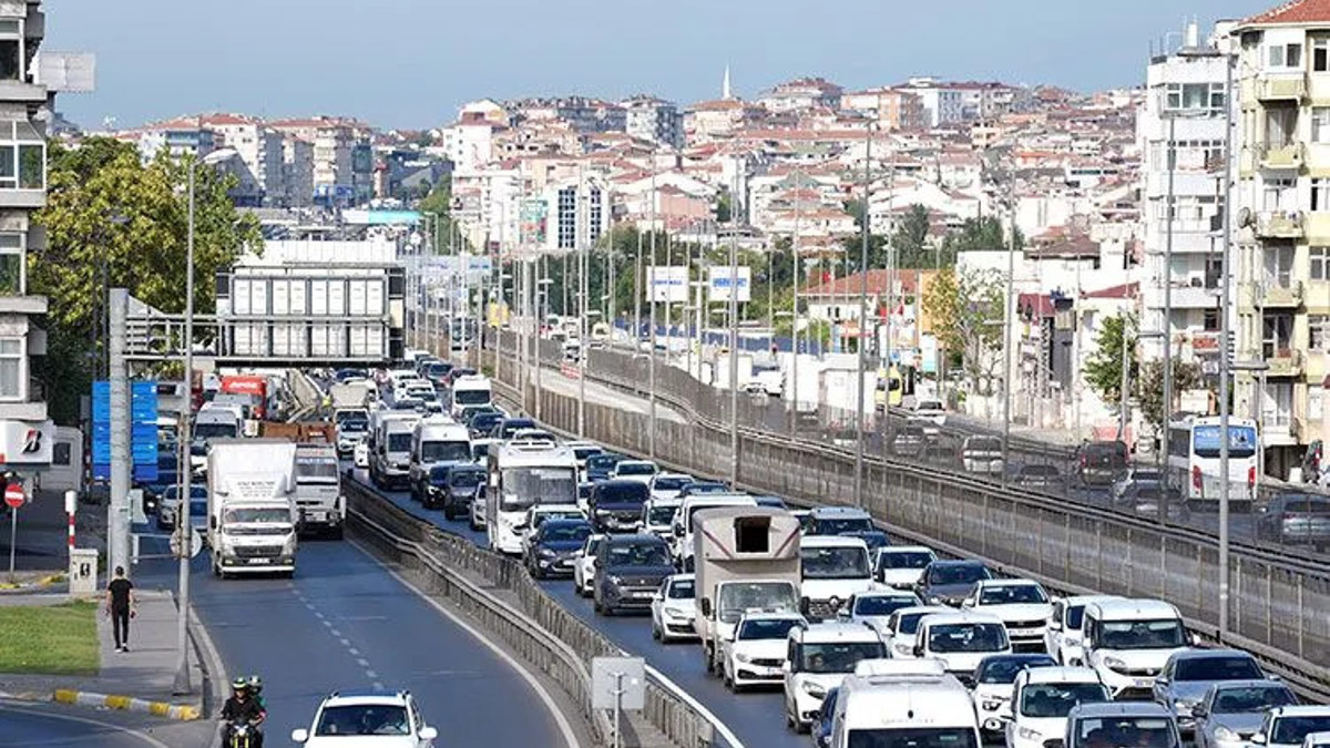 Büyükçekmece D-100 karayolu gece trafiğe kapatıldı
