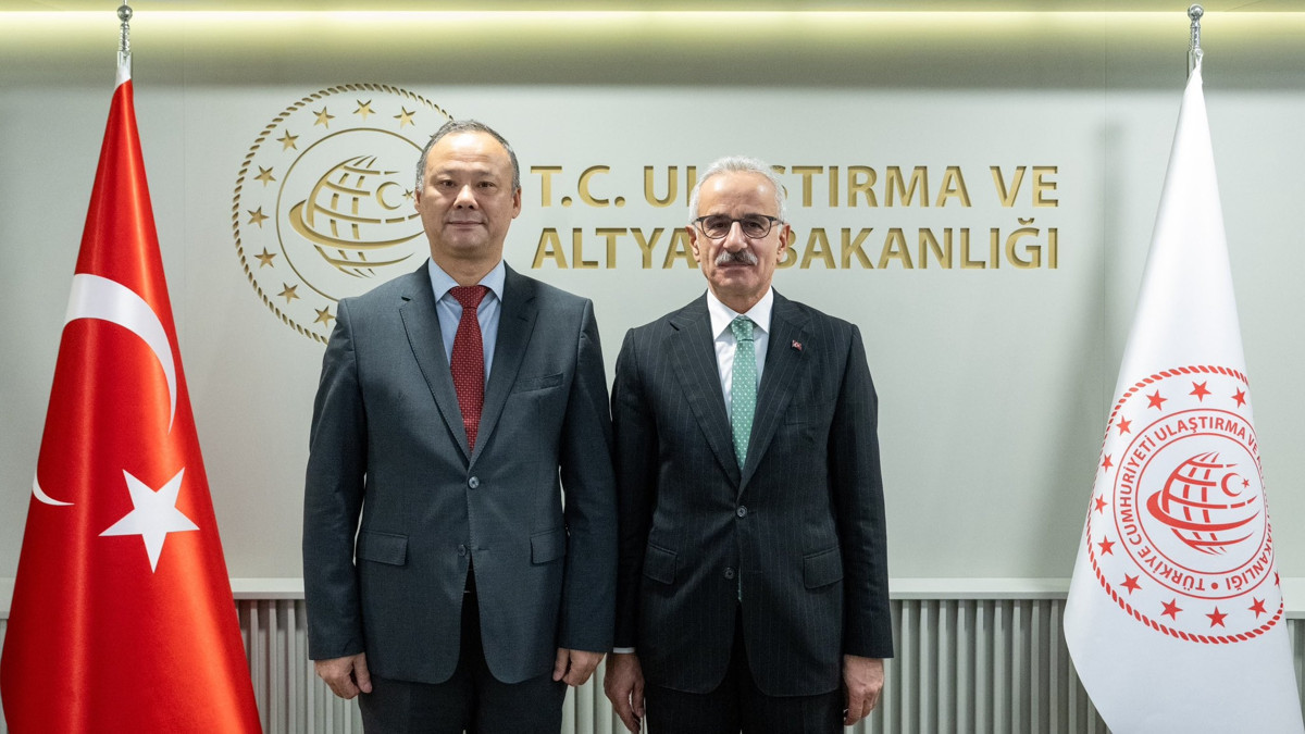 Bakan Uraloğlu, Kazakbaev ile Ankara'da görüştü