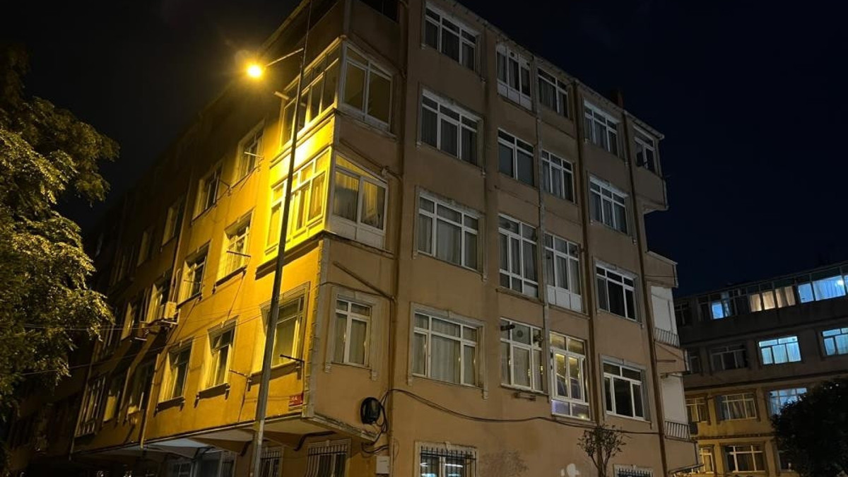 Eyüpsultan'da riskli bina mühürlendi