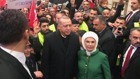 Cumhurbaşkanı Erdoğana Pariste sevgi seli