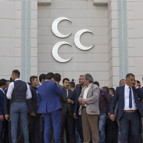 MHP Genel Merkezi önünde gergin anlar