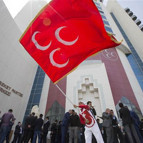 MHP Genel Merkezi önünde gergin anlar