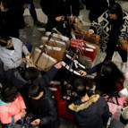 Black Friday (Kara Cuma) indirimini duyan mağazalara böyle koştu