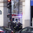 Louvre Müzesinde silah sesleri