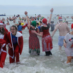Belçika’da buz gibi suya yeni yıl dalışı