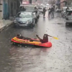 İzmir’de sağanak yağış hayatı felç etti