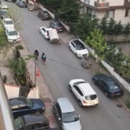 Yokuşu çıkamayan kağıt toplayıcı çocuğa böyle yardım etti
