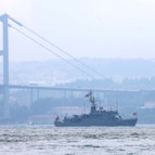 İstanbul Boğazı’ndan böyle geçtiler