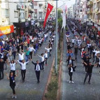 Ödemişte 2 bin kişi aynı anda zeybek oynadı