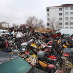Yediemin otoparklarındaki araçlar, çürümeye terk edildi