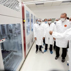 Cumhurbaşkanı Erdoğan, Kalyon Güneş Teknolojileri Fabrikasında incelemelerde bulundu