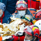 3 yaşındaki Elif 65 saat sonra enkazdan sağ çıkarıldı