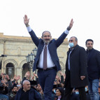 Ordu Paşinyanı istifaya çağırdı, Ermenistanda sokaklar hareketlendi