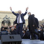 Ordu Paşinyanı istifaya çağırdı, Ermenistanda sokaklar hareketlendi