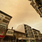 İzmirliler turuncu gökyüzüne uyandı