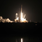 Tarihi an Dragon kapsülü yörüngede