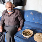 Dolandırıcılara 90 bin lira kaptırınca küsen 50 yıllık eşi, 3 yıldır konuşmuyor
