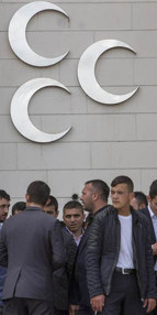 MHP Genel Merkezi önünde gergin anlar