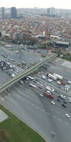 Mahmutbeyde serbest geçiş sonrası ilk iş günü akşamı