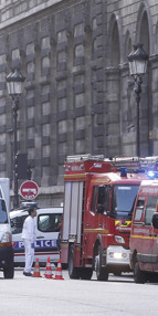 Louvre Müzesinde silah sesleri