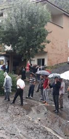Trabzonda şiddetli yağış ve heyelandan yol kapandı