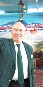 Prof. Dr. Öze, Vanlı kahvaltıcılardan davet