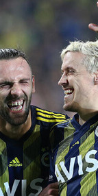 Fenerbahçeden ayrılan Max Kruse korumalarıyla ortaya çıktı Yeni adresi...