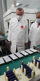 Cumhurbaşkanı Erdoğan, Kalyon Güneş Teknolojileri Fabrikasında incelemelerde bulundu