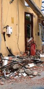 Patlamanın yaşandığı fabrikadan geriye enkaz kaldı