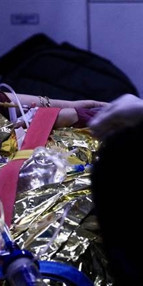 İzmir depreminde Son dakika haberi: Enkazdan kurtulan Buseye Bakandan hastanede ziyaret... Buse Bakanı düğününe davet etti
